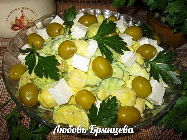 Рецепт: Салат из кабачков, брынзы и оливок по-гречески
