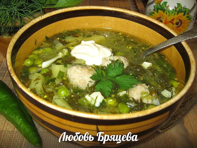 Рецепт: Щавелевый суп с фрикадельками и зеленым горошком