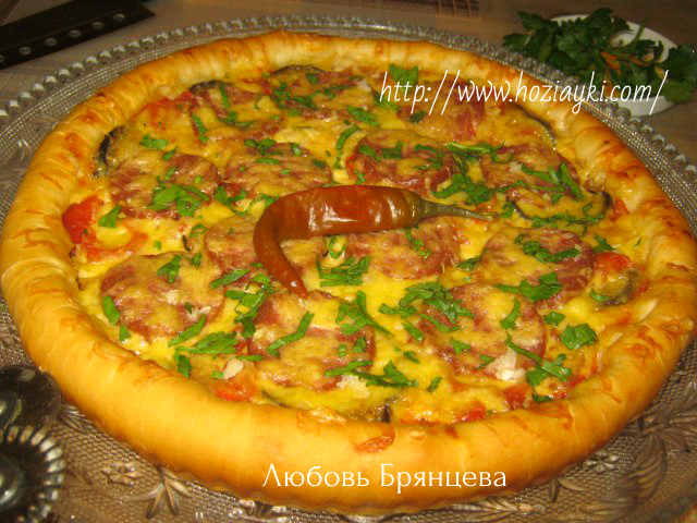 Рецепт: Пицца в американском стиле с баклажанами и салями