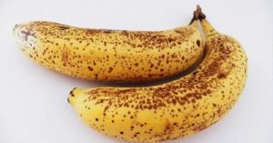 Почему бананы с черными пятнышками на самом деле являются более полезными!