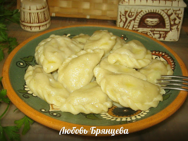 Рецепт с фото: Как приготовить украинские вареники с картошкой и потрибкой (потрошками)