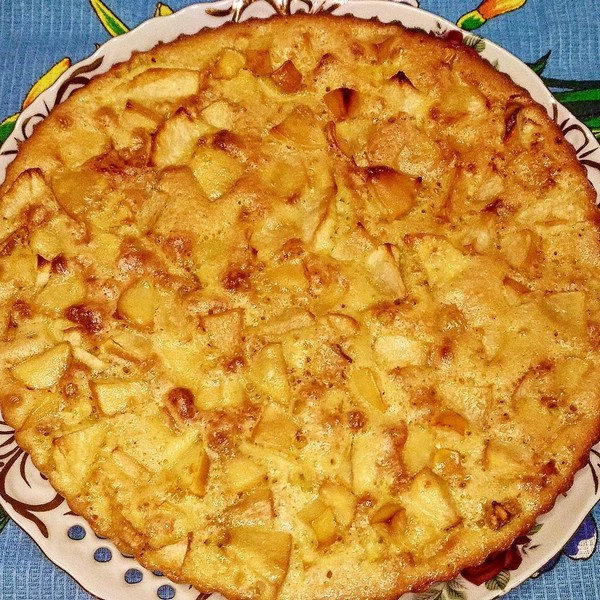 Пирог с яблоком и айвой