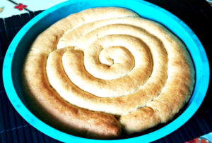 Спиральный пирог с вишней