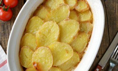 Картофель по-венгерски с копчеными колбасками - вкусный рецепт