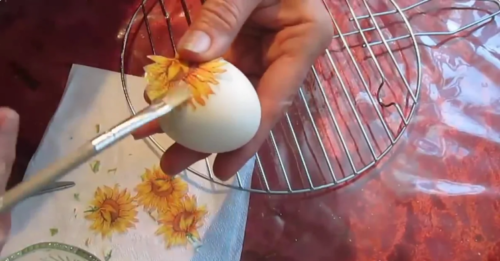 Декор пасхальных яиц без покраски с декупажным мелким узором
